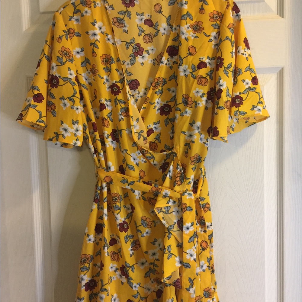 Floral Wrap Tie Dress, by Shein, size Medium - Picture 8 of 10